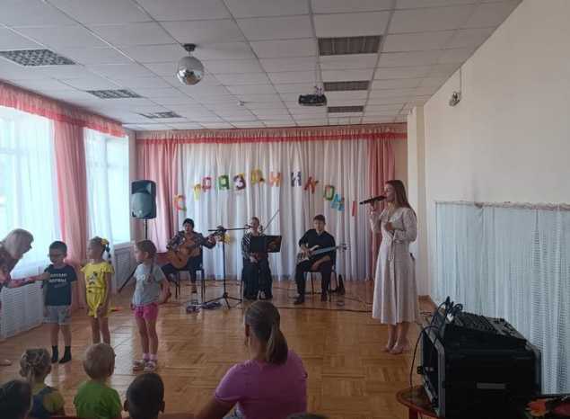 Творческий коллектив «Экспромт» выступил в детском саду № 147/2